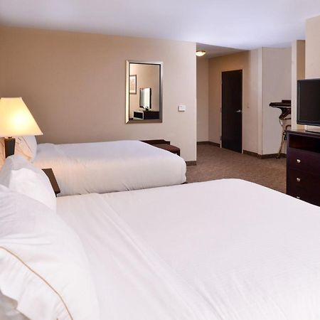 Holiday Inn Express & Suites Fairmont By Ihg Buitenkant foto