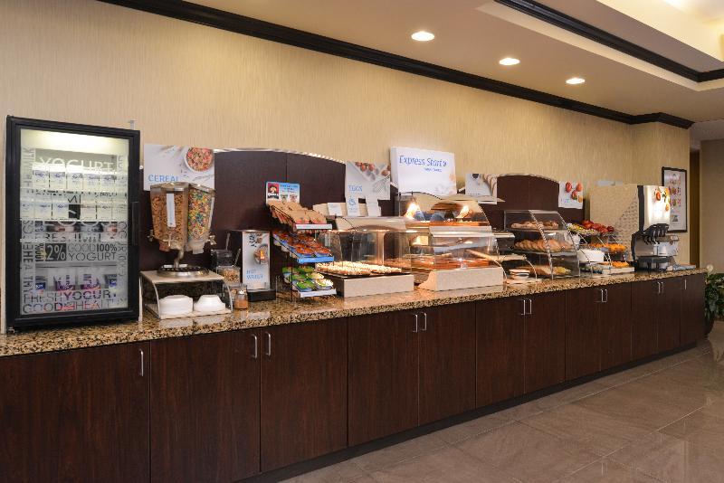 Holiday Inn Express & Suites Fairmont By Ihg Buitenkant foto