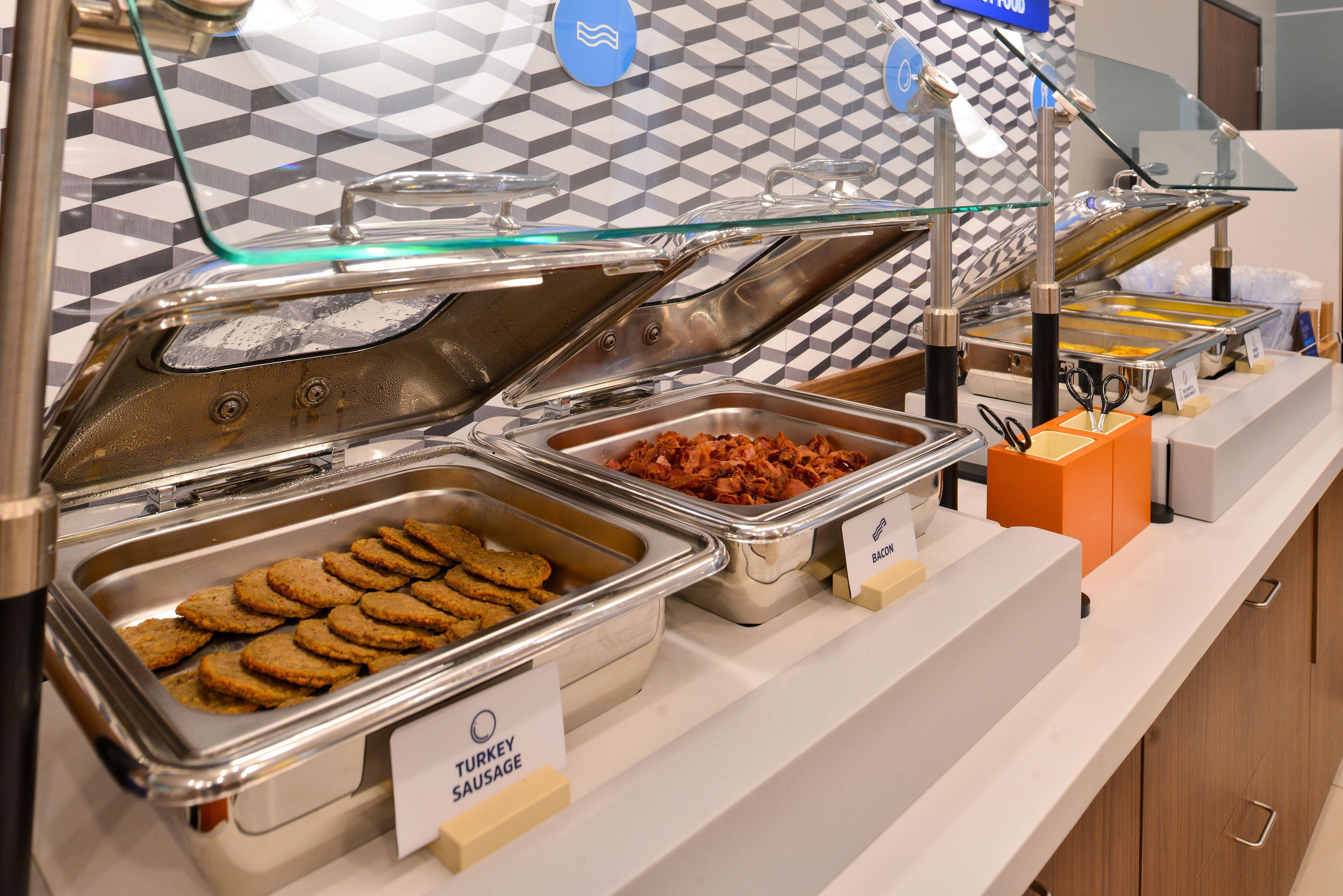 Holiday Inn Express & Suites Fairmont By Ihg Buitenkant foto