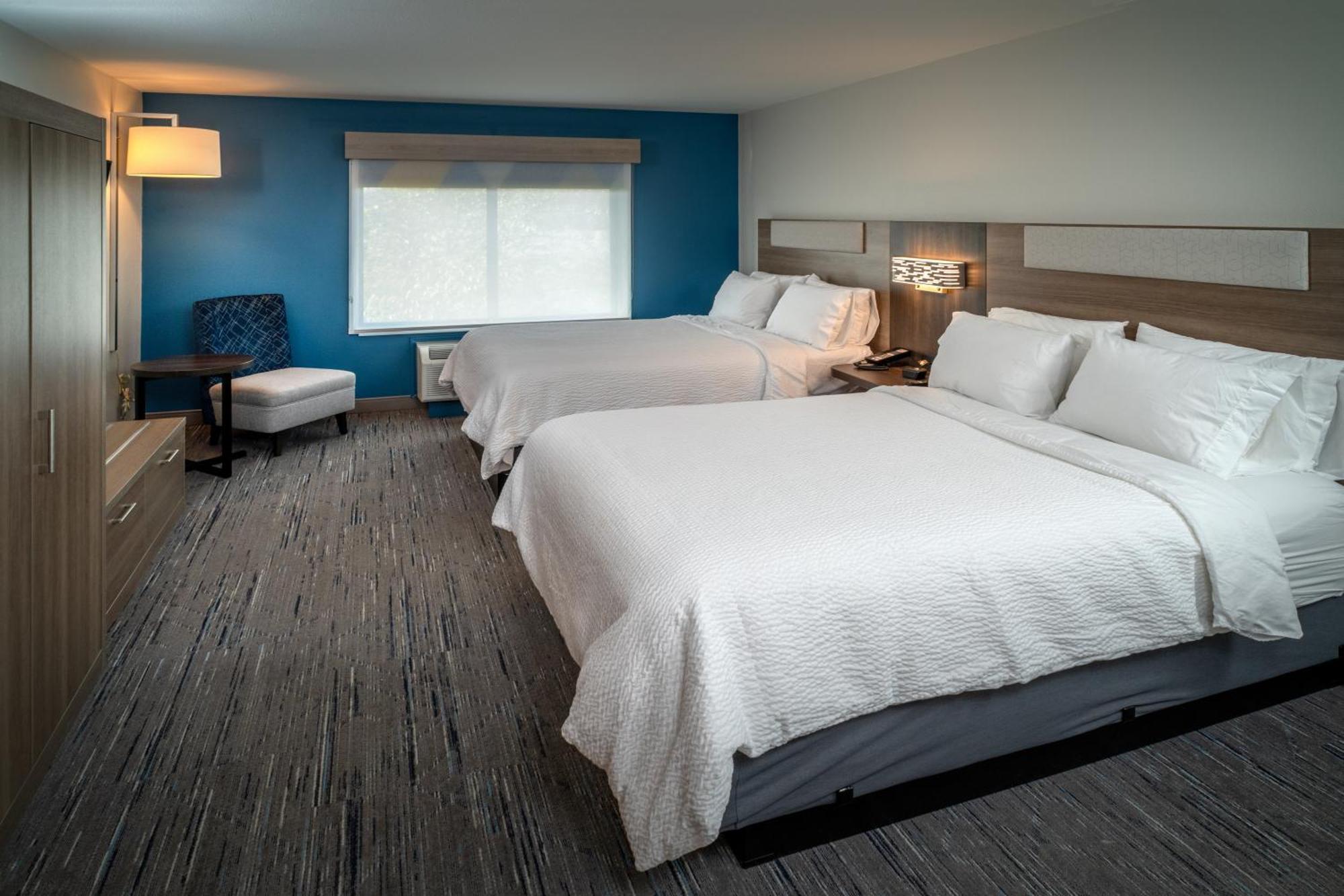 Holiday Inn Express & Suites Fairmont By Ihg Buitenkant foto