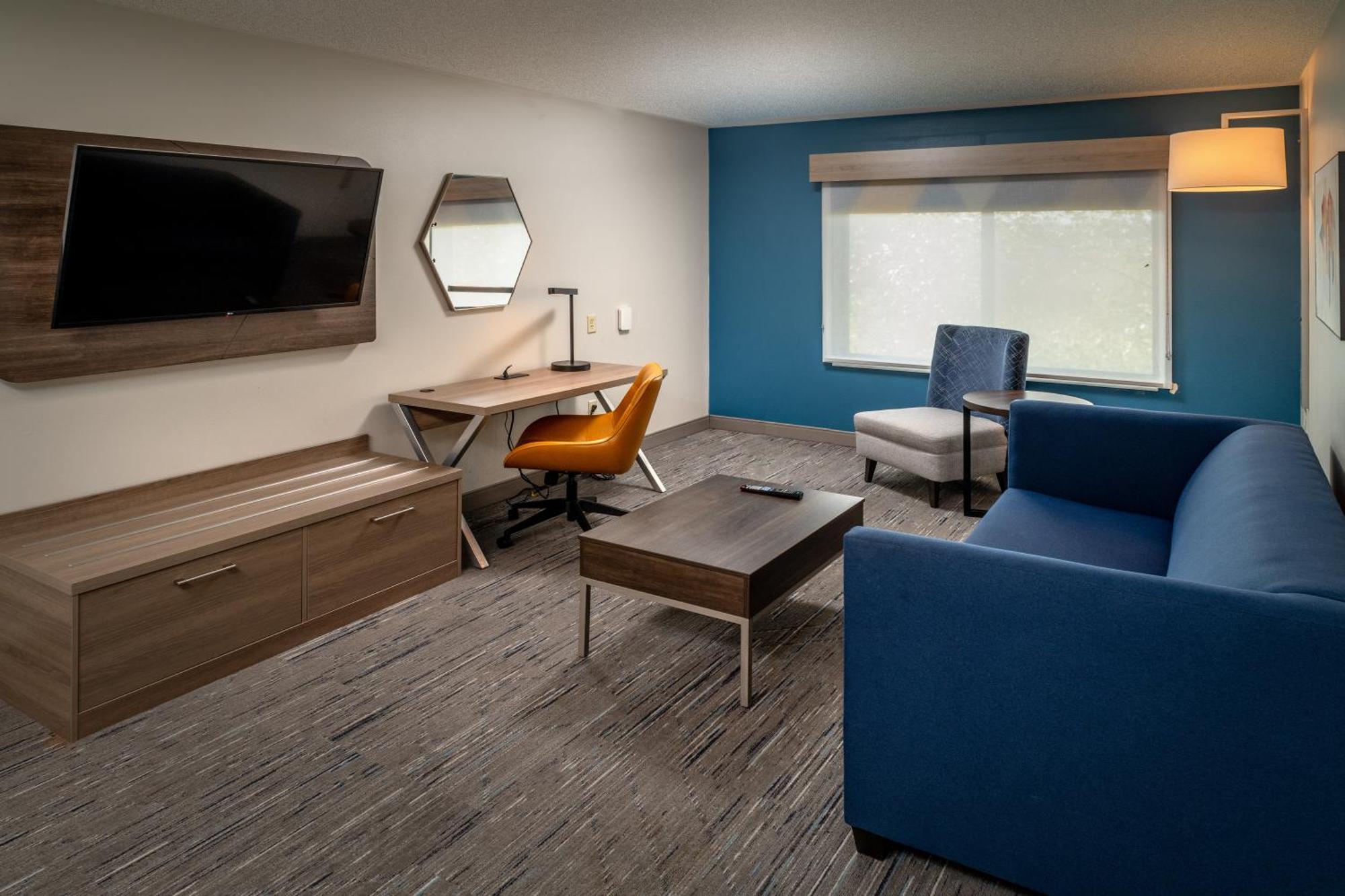 Holiday Inn Express & Suites Fairmont By Ihg Buitenkant foto
