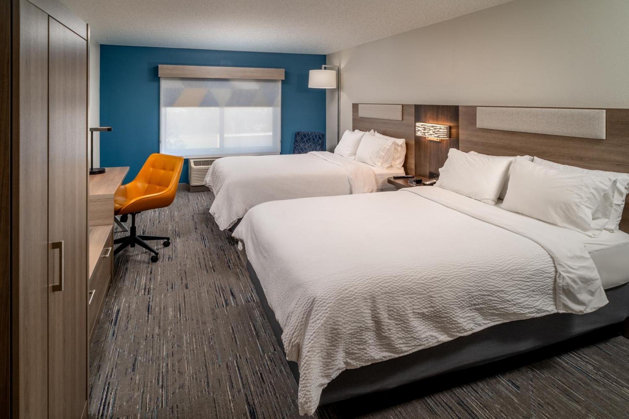 Holiday Inn Express & Suites Fairmont By Ihg Buitenkant foto