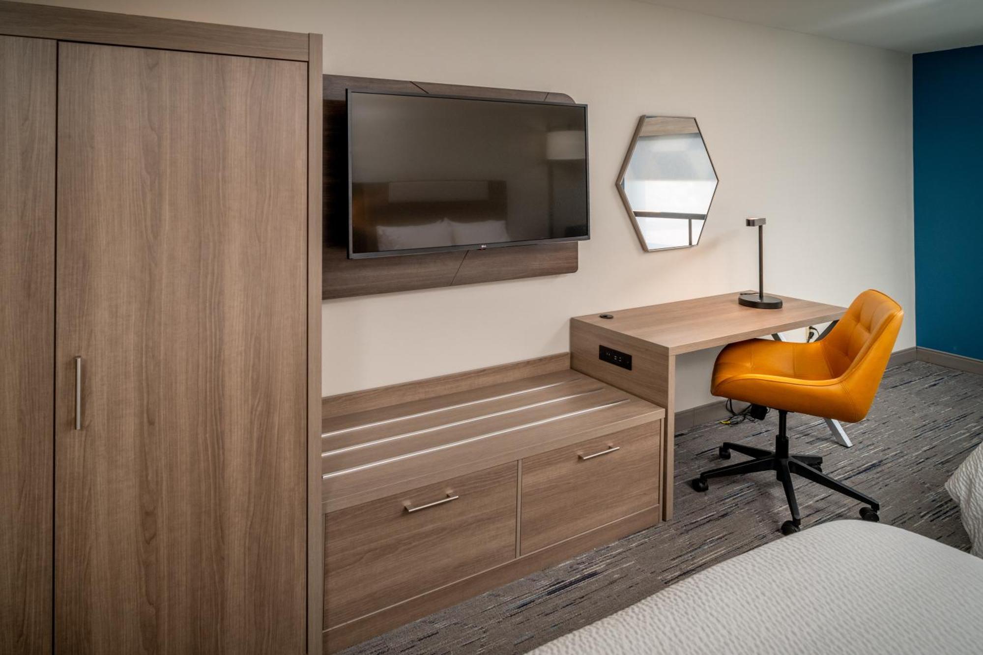 Holiday Inn Express & Suites Fairmont By Ihg Buitenkant foto