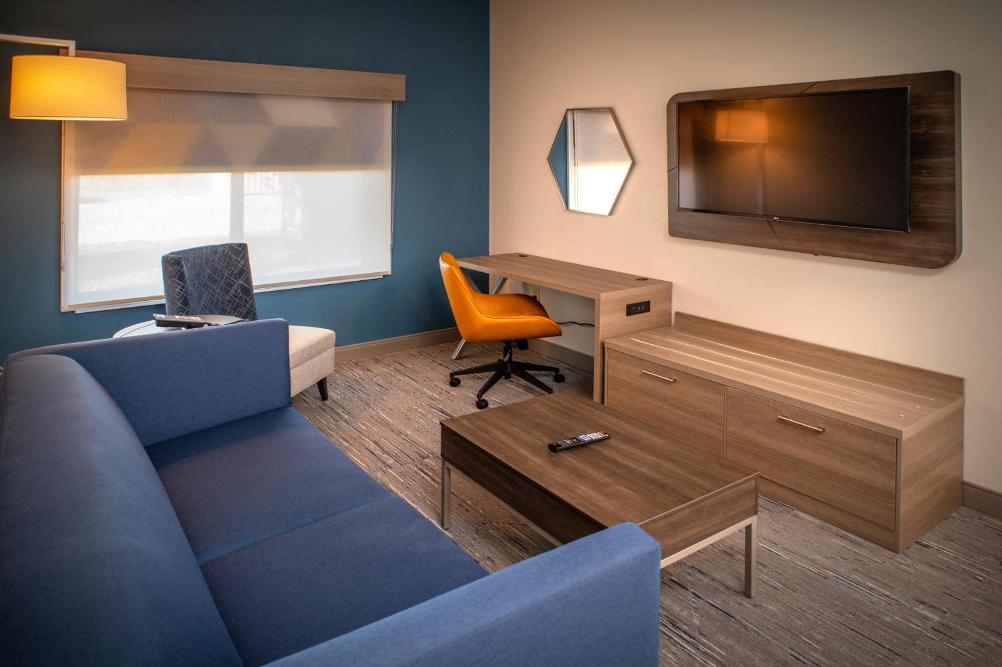 Holiday Inn Express & Suites Fairmont By Ihg Buitenkant foto
