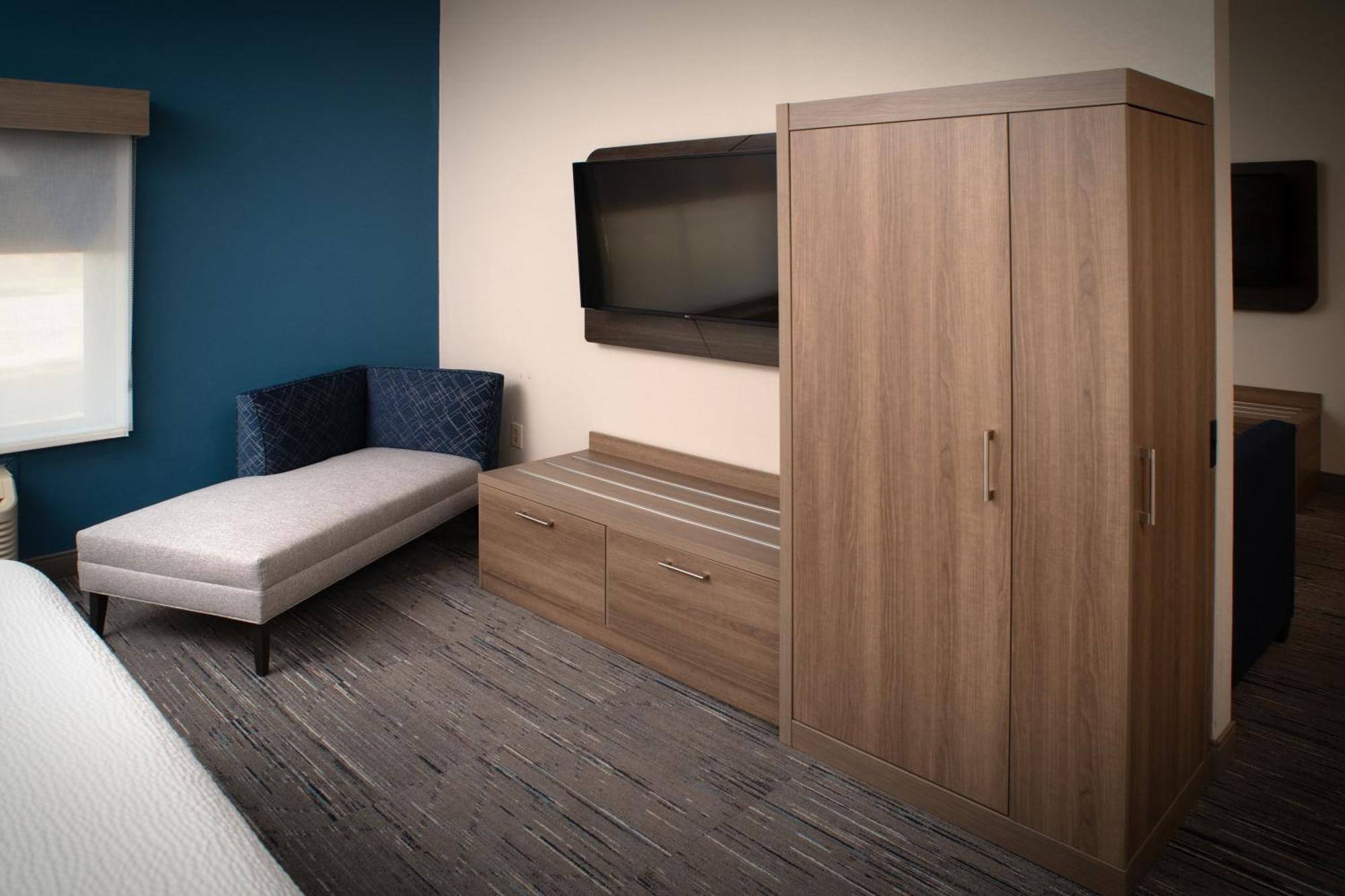 Holiday Inn Express & Suites Fairmont By Ihg Buitenkant foto