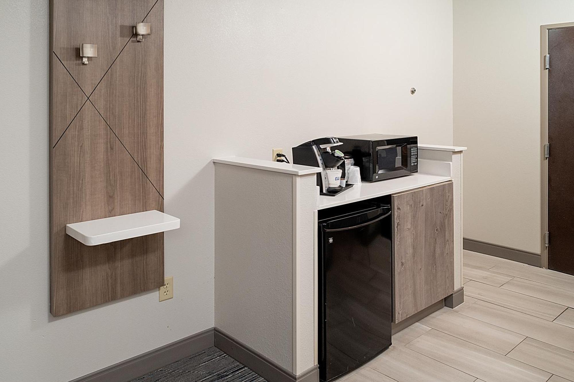 Holiday Inn Express & Suites Fairmont By Ihg Buitenkant foto