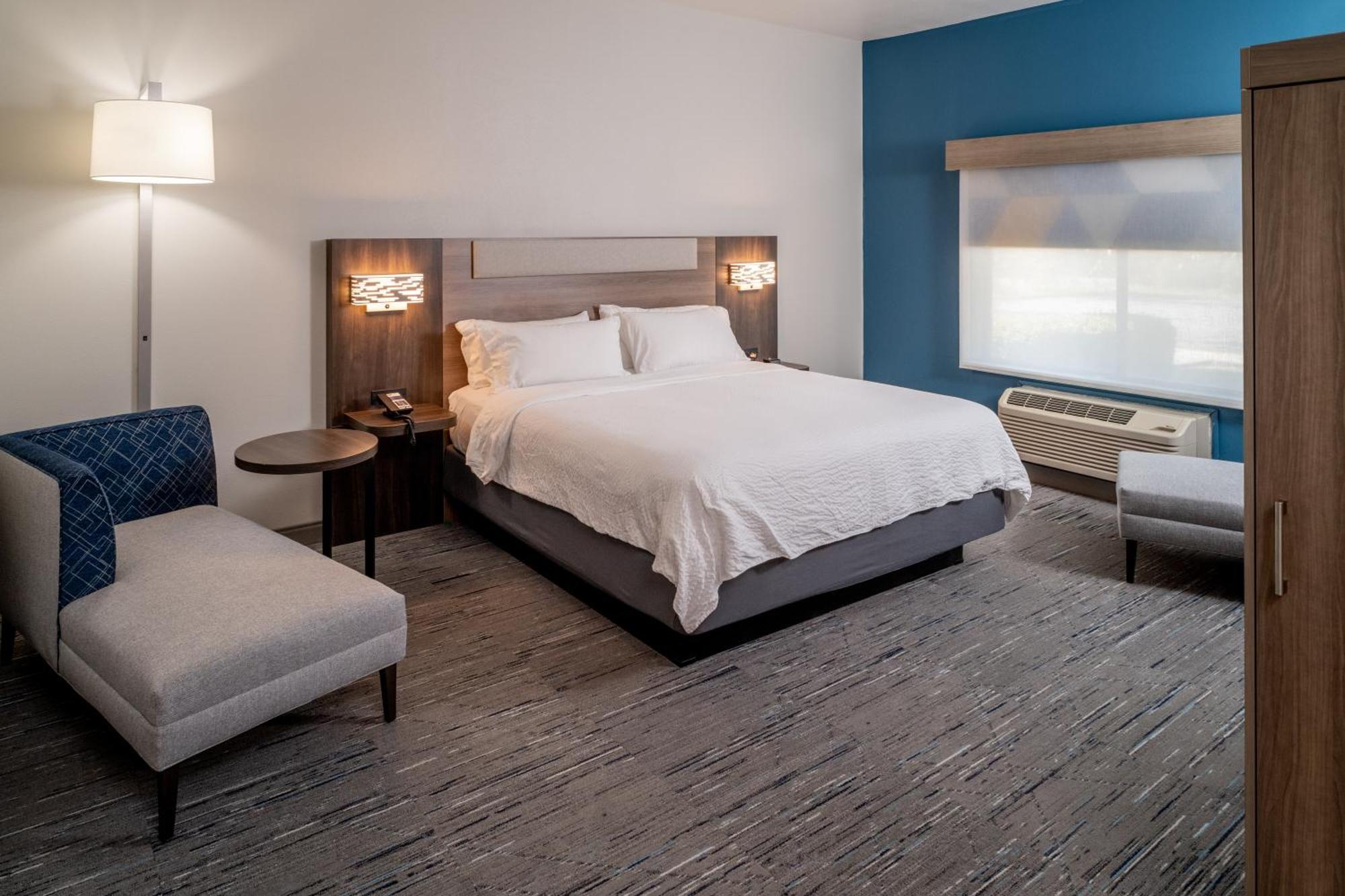 Holiday Inn Express & Suites Fairmont By Ihg Buitenkant foto