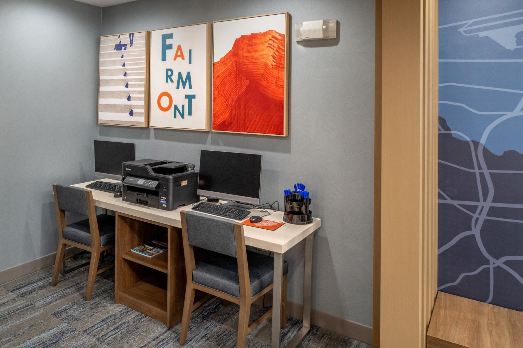 Holiday Inn Express & Suites Fairmont By Ihg Buitenkant foto