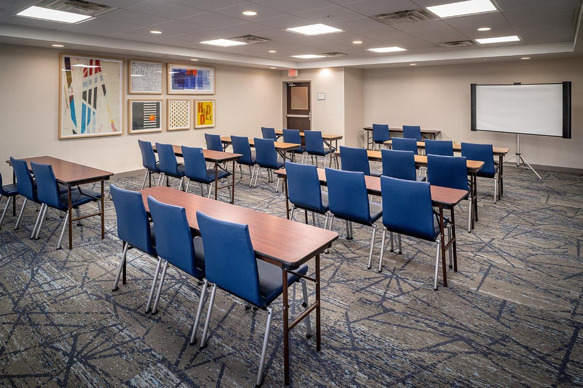 Holiday Inn Express & Suites Fairmont By Ihg Buitenkant foto