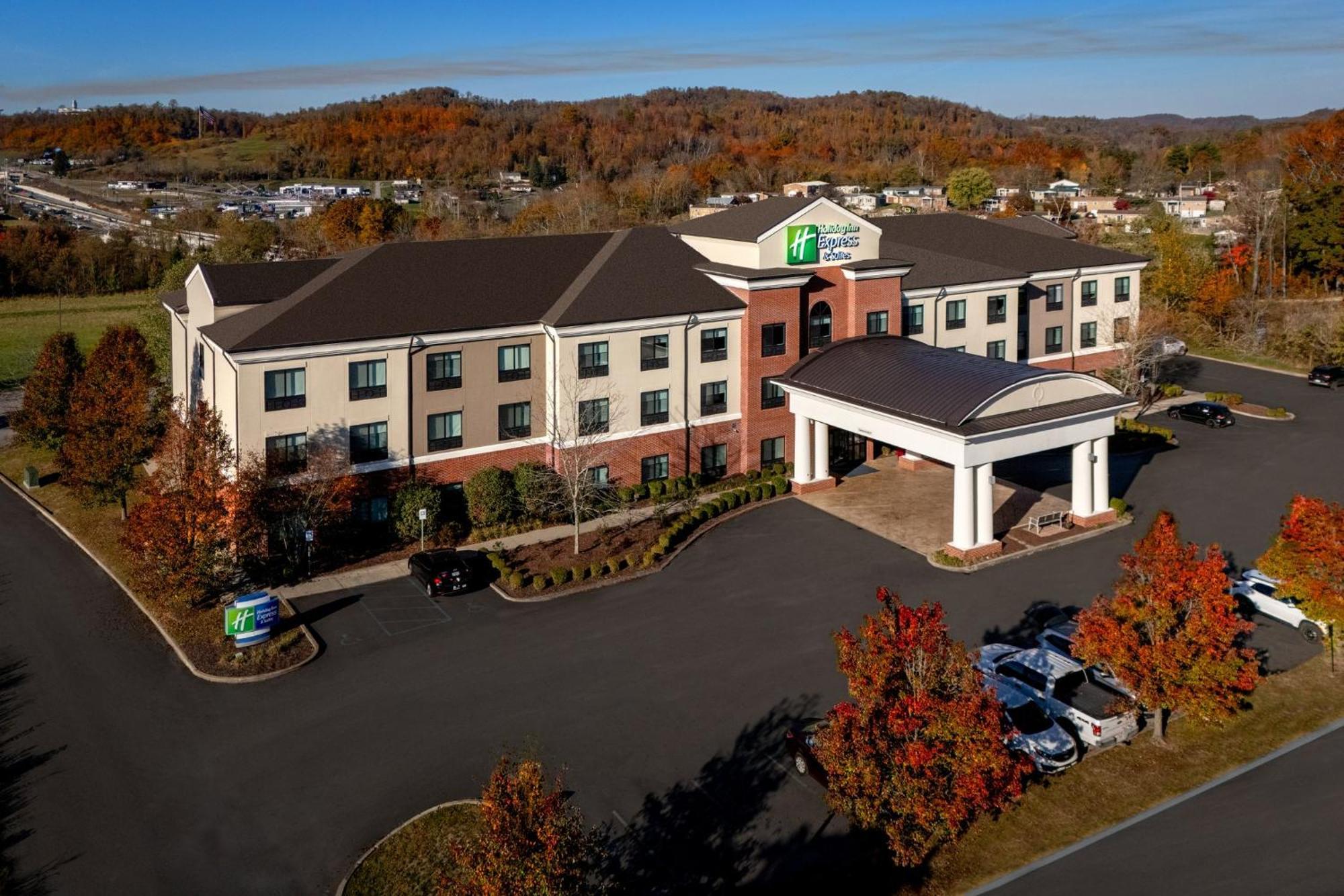 Holiday Inn Express & Suites Fairmont By Ihg Buitenkant foto