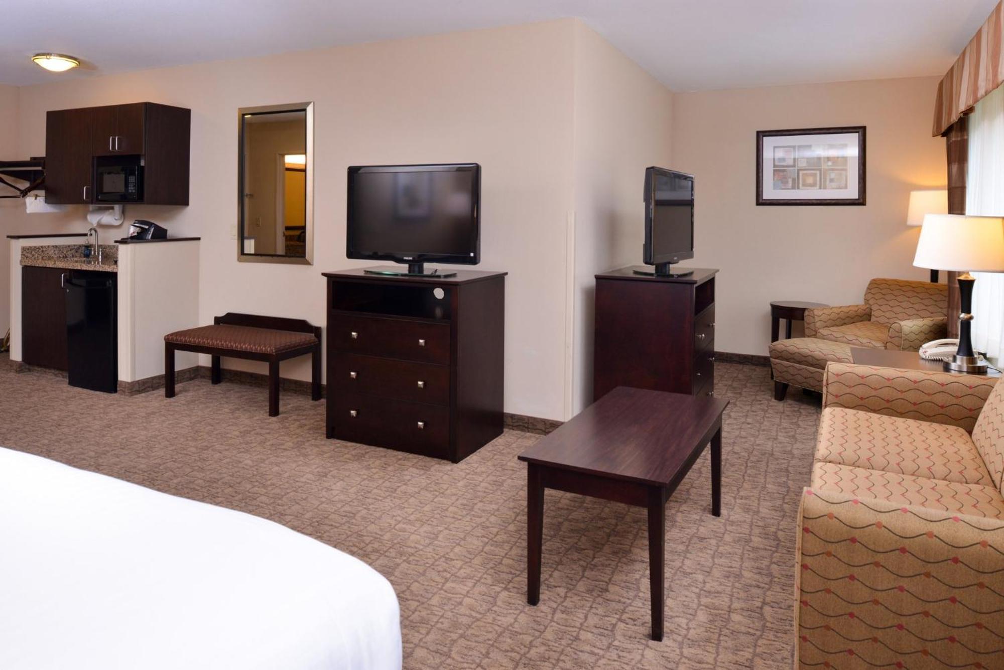Holiday Inn Express & Suites Fairmont By Ihg Buitenkant foto