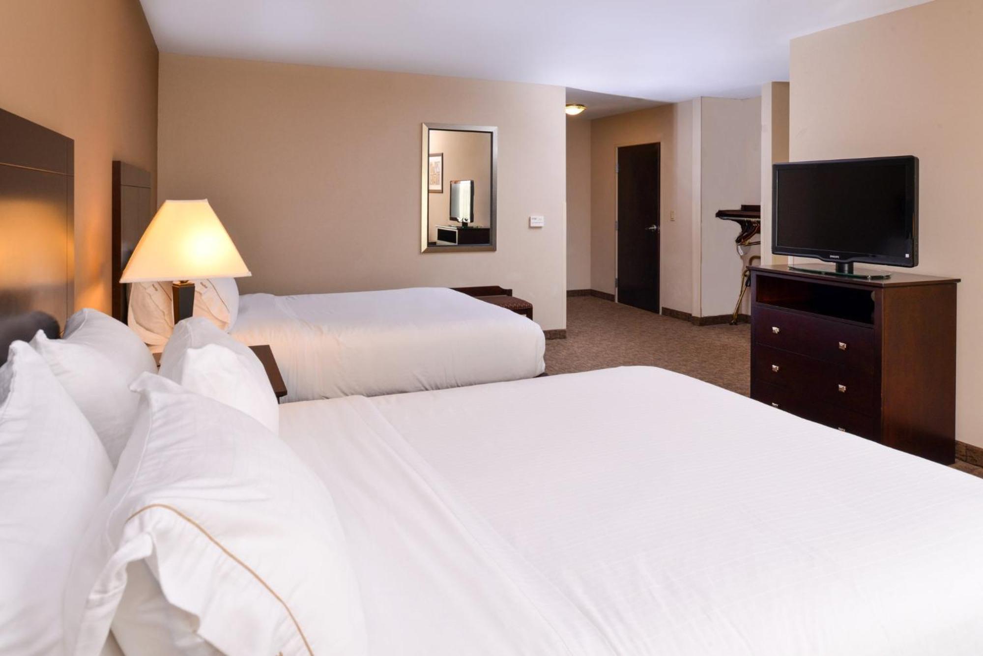 Holiday Inn Express & Suites Fairmont By Ihg Buitenkant foto