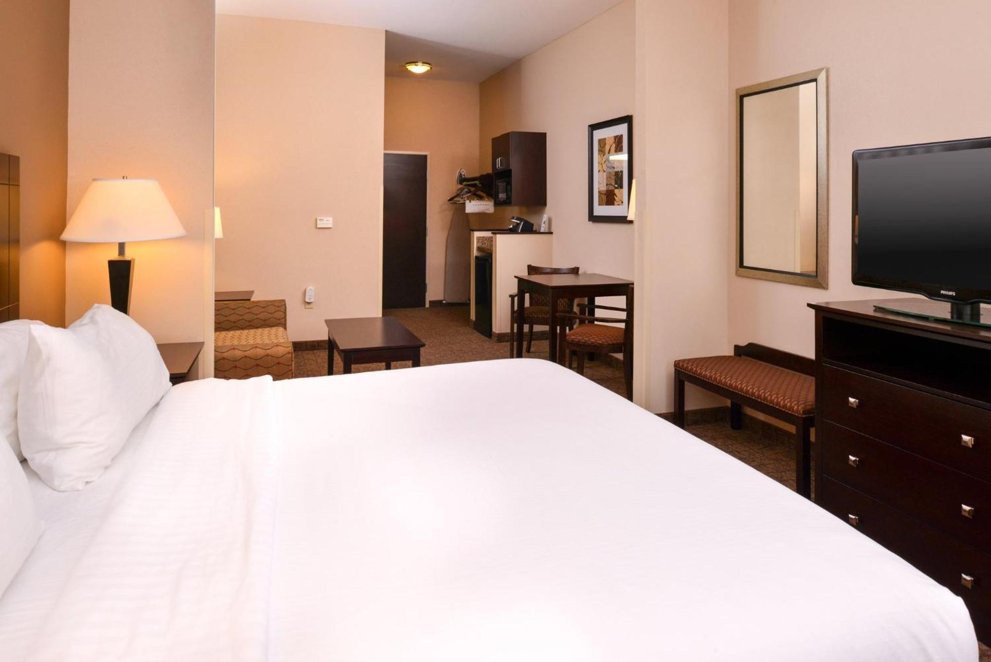 Holiday Inn Express & Suites Fairmont By Ihg Buitenkant foto