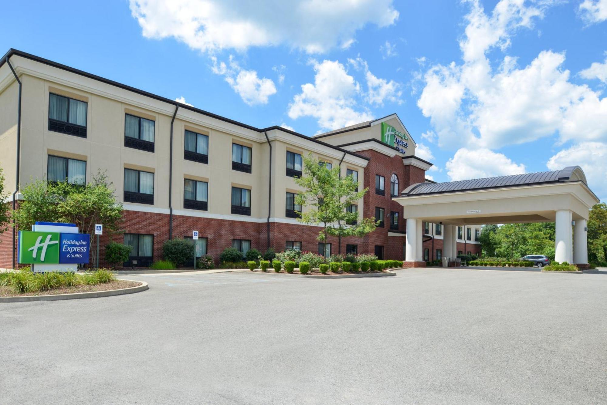 Holiday Inn Express & Suites Fairmont By Ihg Buitenkant foto