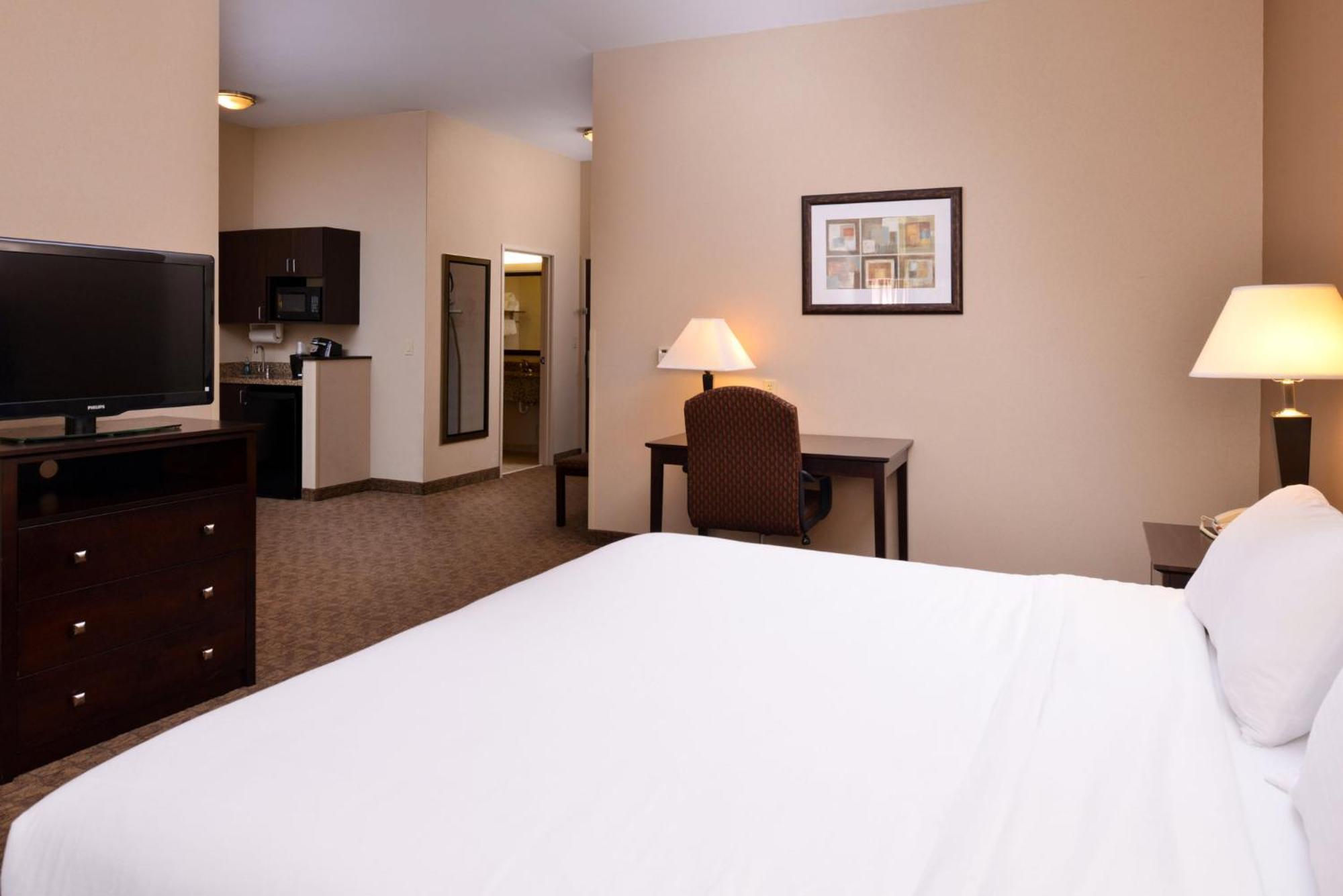 Holiday Inn Express & Suites Fairmont By Ihg Buitenkant foto