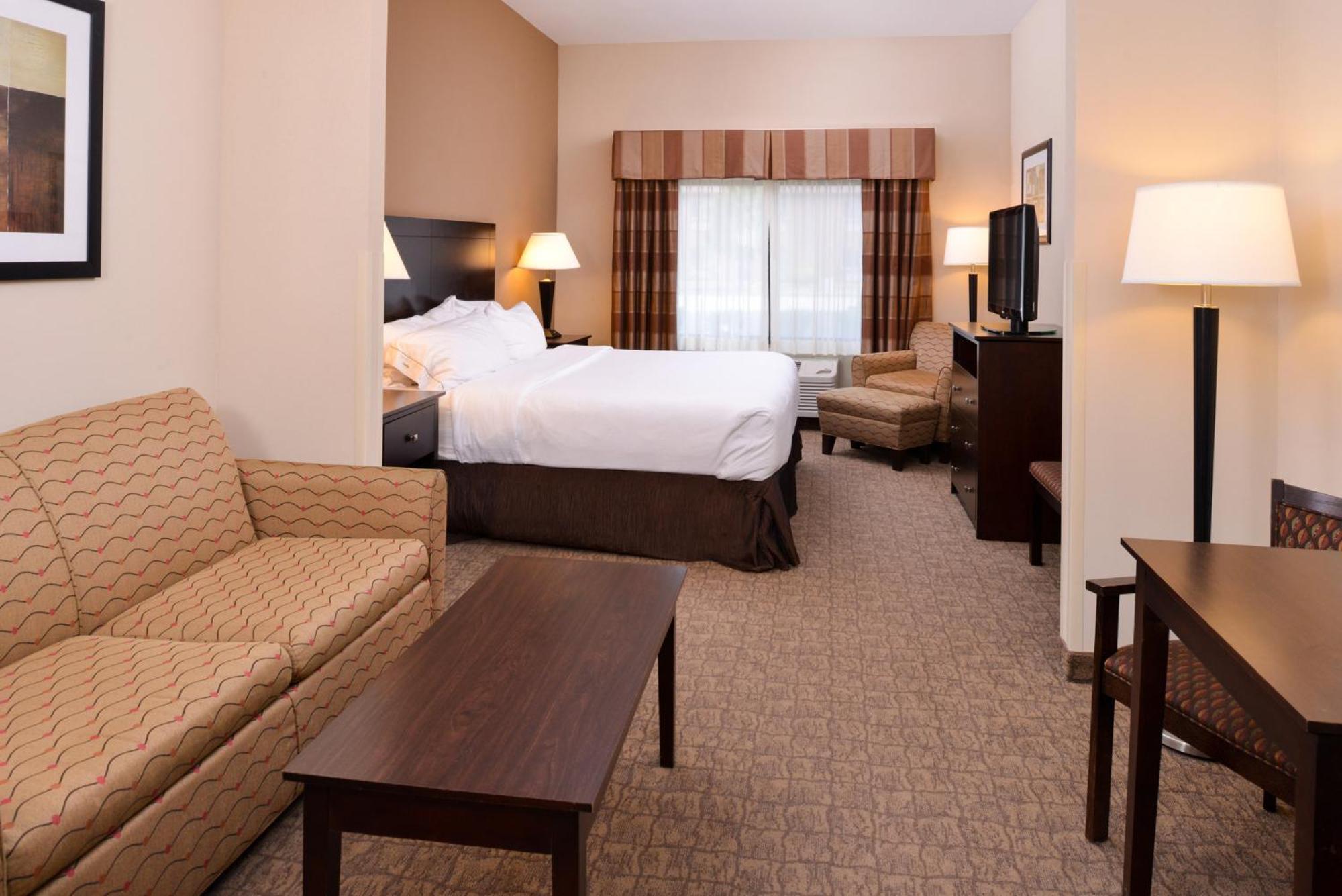 Holiday Inn Express & Suites Fairmont By Ihg Buitenkant foto