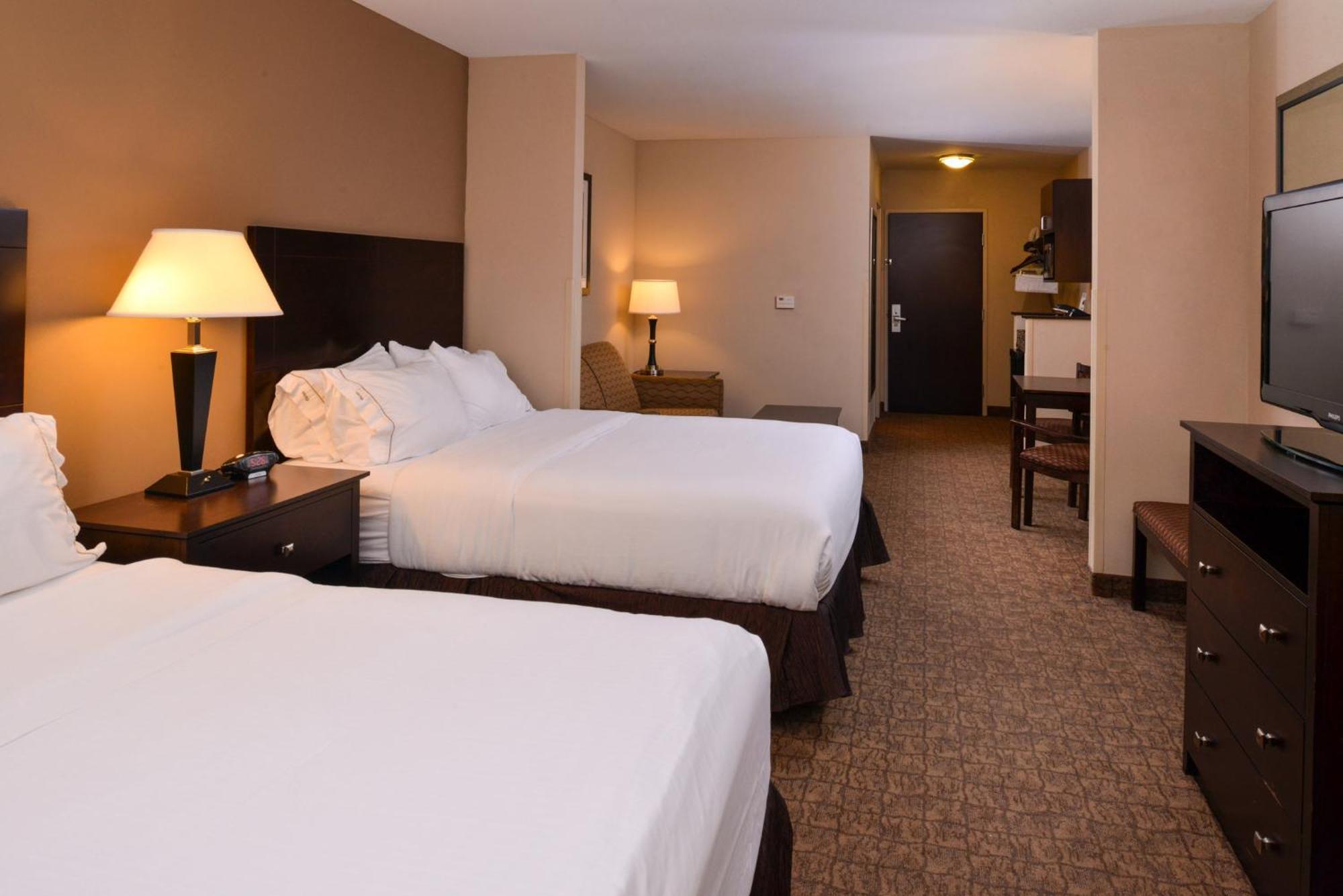Holiday Inn Express & Suites Fairmont By Ihg Buitenkant foto