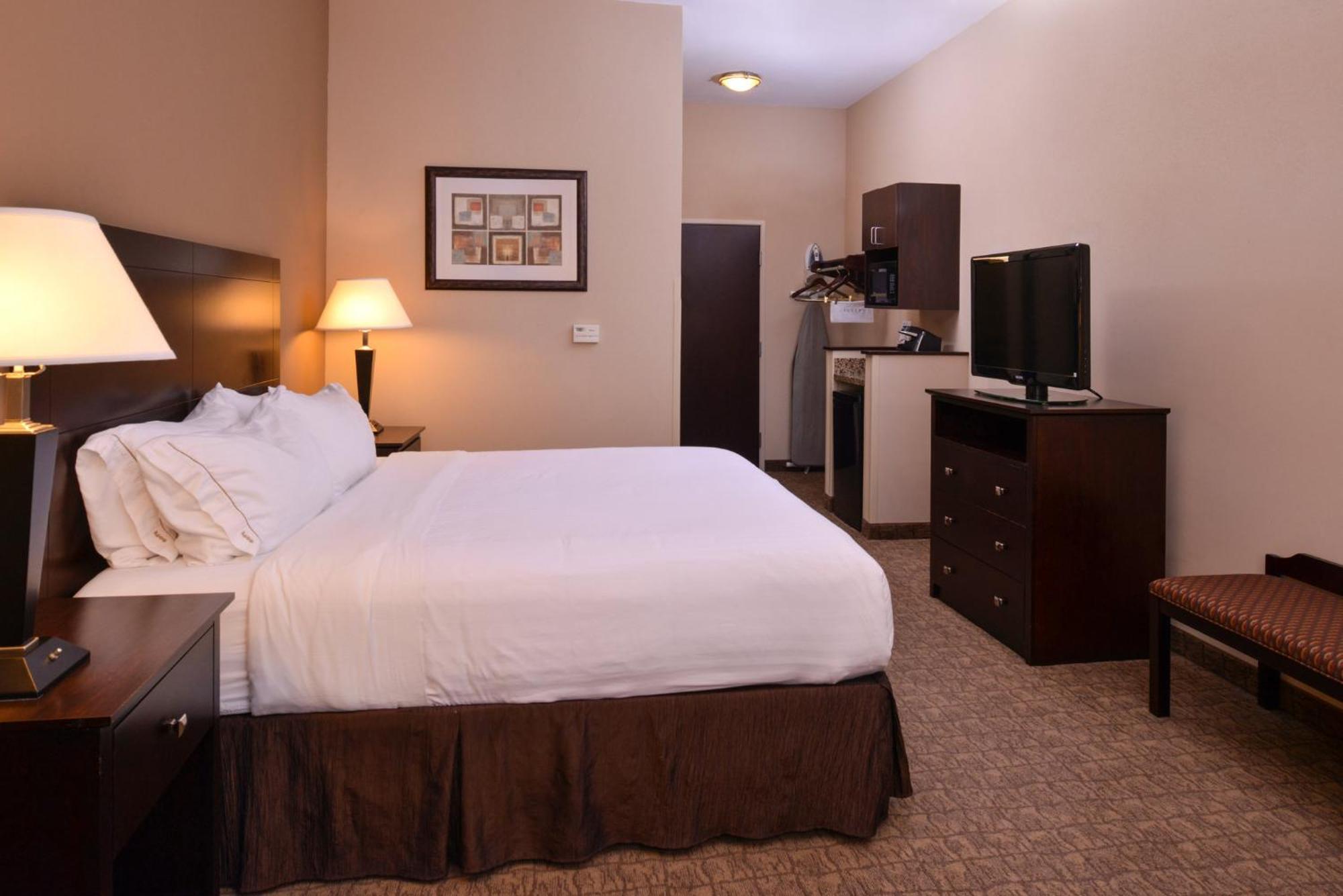 Holiday Inn Express & Suites Fairmont By Ihg Buitenkant foto