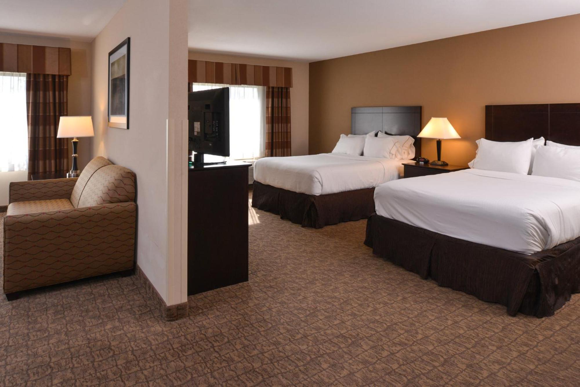 Holiday Inn Express & Suites Fairmont By Ihg Buitenkant foto