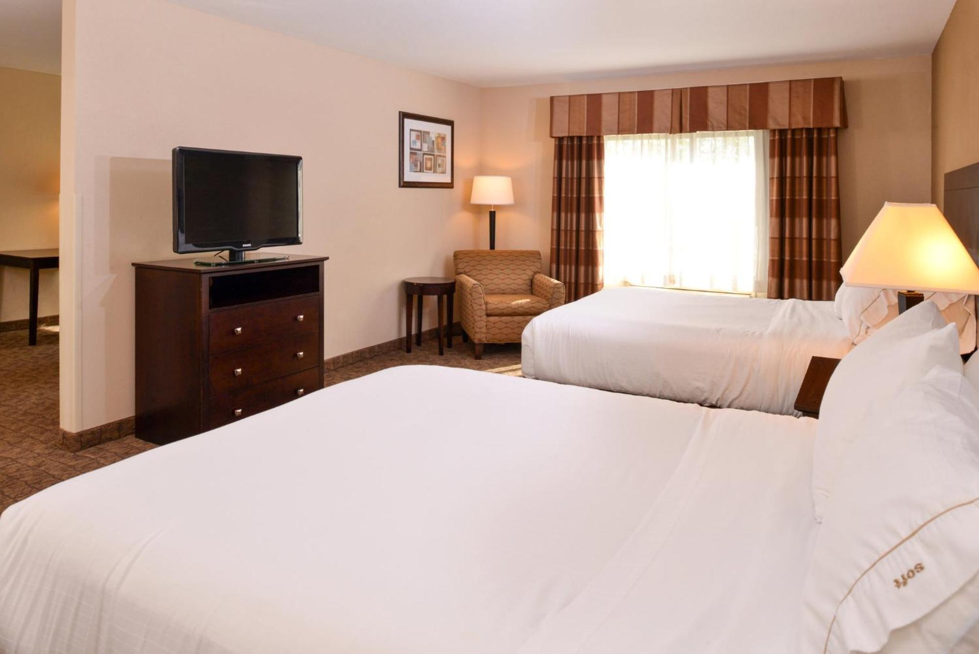 Holiday Inn Express & Suites Fairmont By Ihg Buitenkant foto