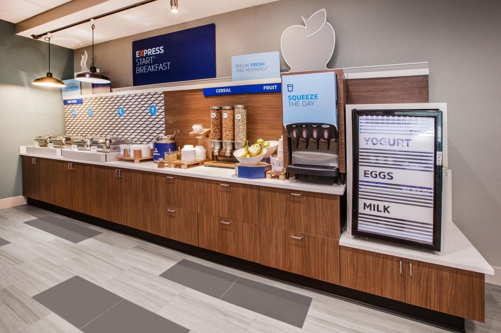 Holiday Inn Express & Suites Fairmont By Ihg Buitenkant foto