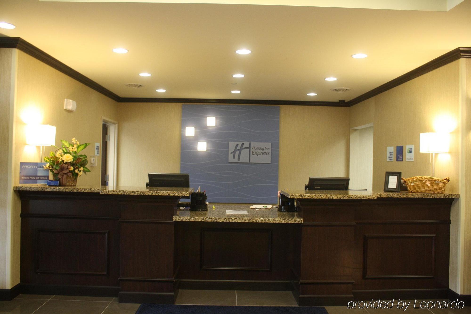 Holiday Inn Express & Suites Fairmont By Ihg Interieur foto