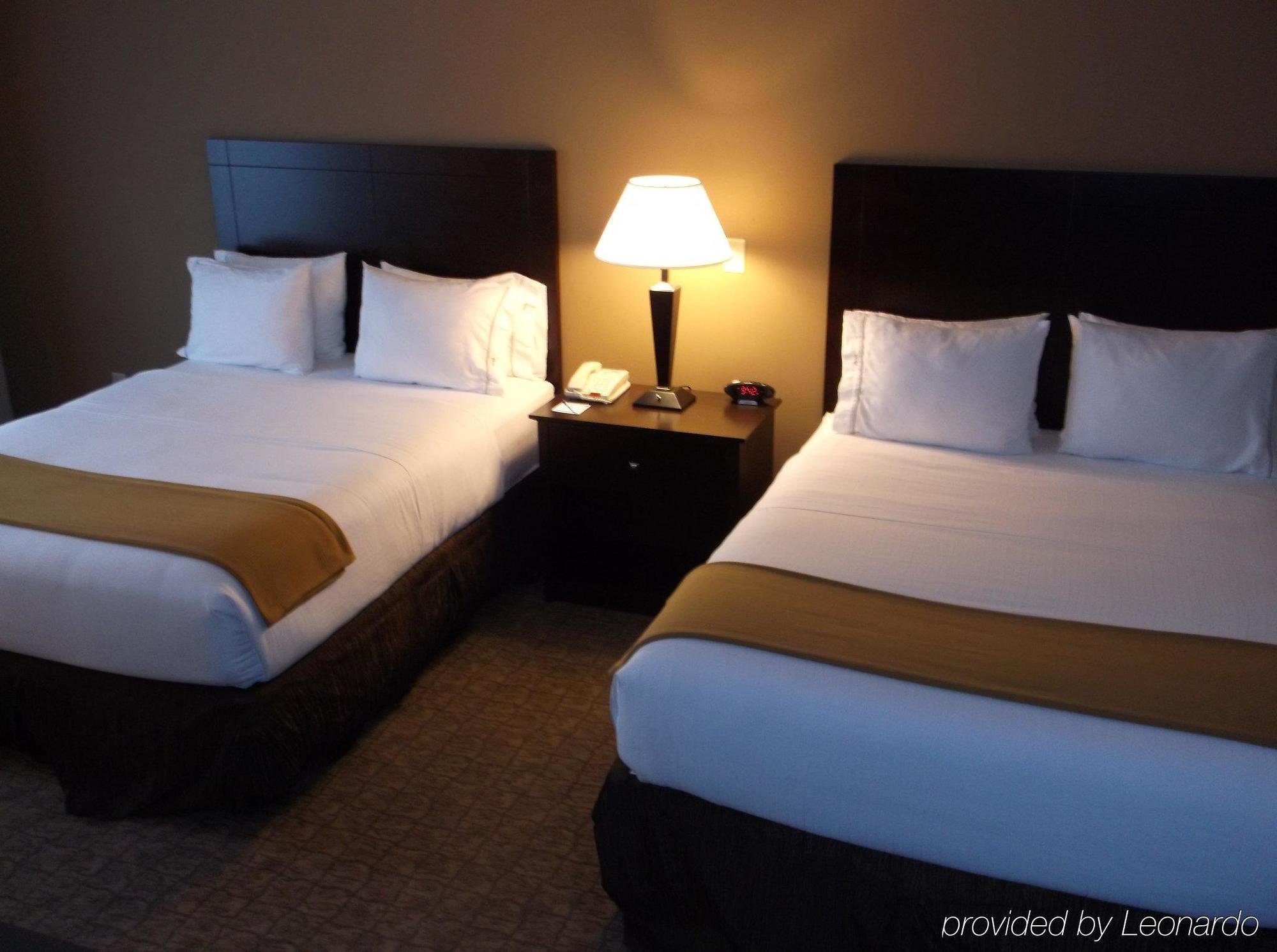 Holiday Inn Express & Suites Fairmont By Ihg Buitenkant foto