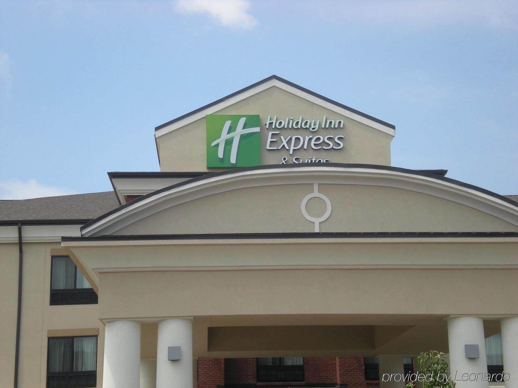 Holiday Inn Express & Suites Fairmont By Ihg Buitenkant foto