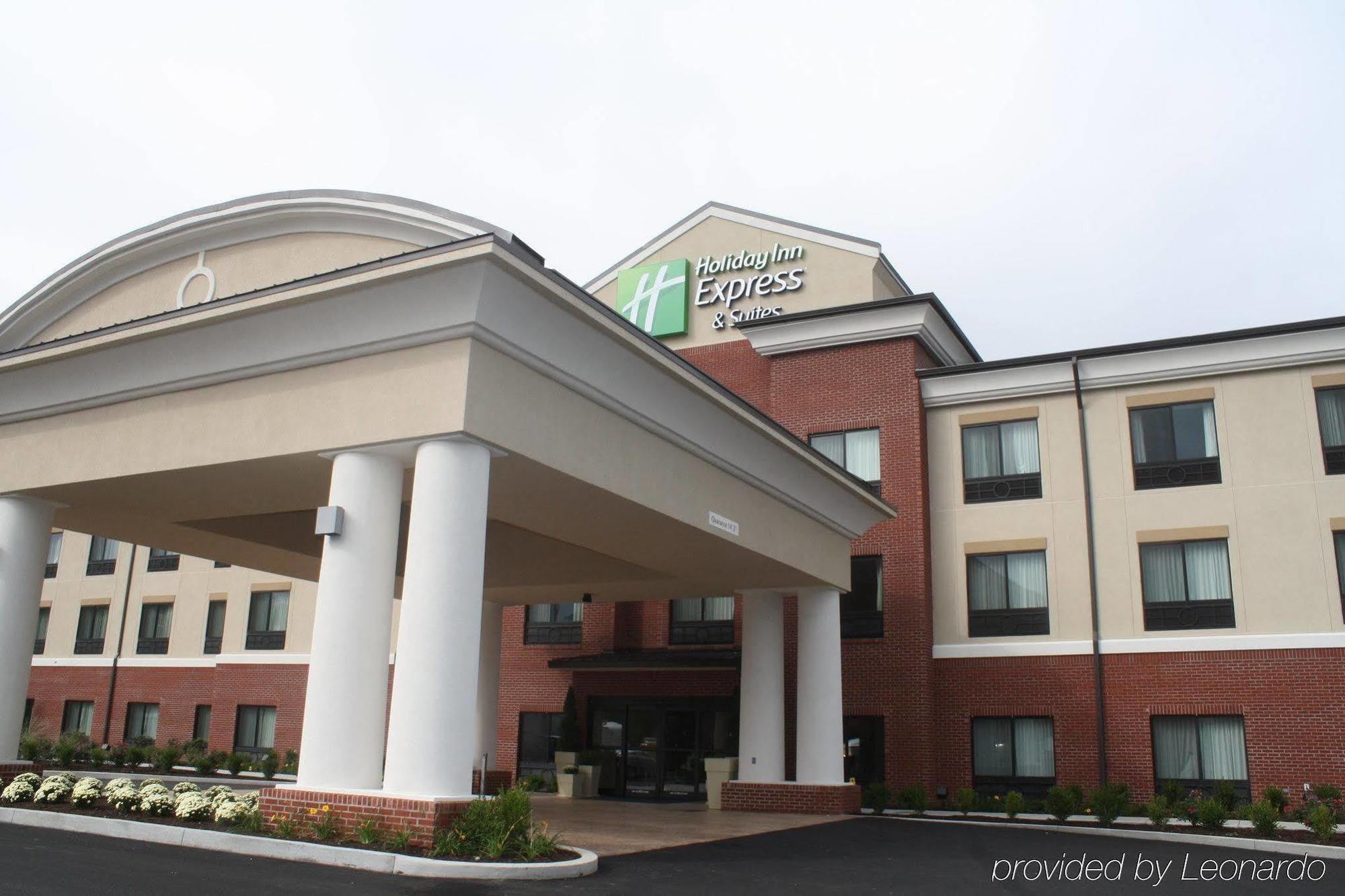 Holiday Inn Express & Suites Fairmont By Ihg Buitenkant foto
